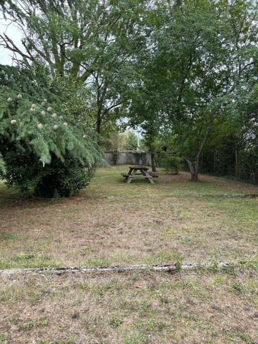 La Lande - Petite Maison Avec Jardin Leilighet Vendat Eksteriør bilde